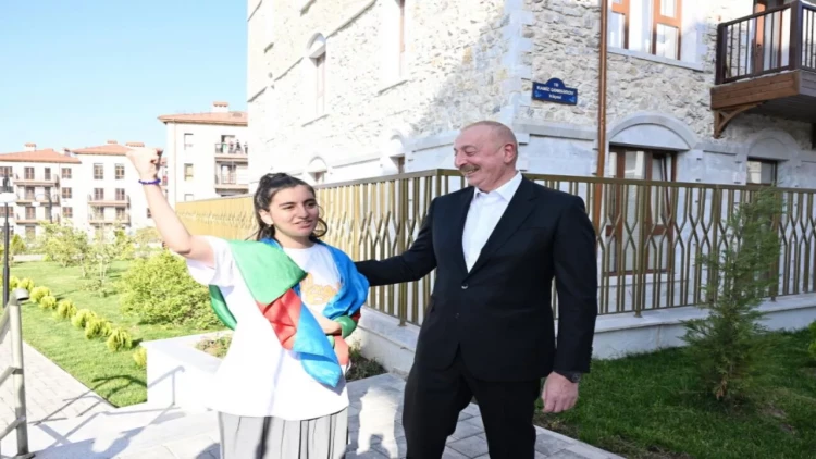 15 yaşlı şuşalı qızla Prezidentin dialoqu