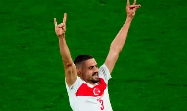 “Bozqurd” işarəsi göstərən Merih Demiral cəzalandırılıb? - YENİLƏNİB