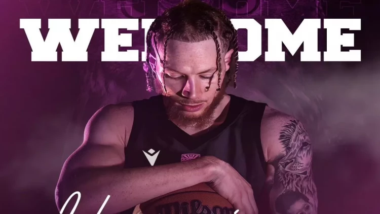 NBA-da oynayan basketbolçu 