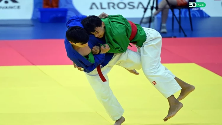 İdmançımız Yakutskda fəxri kürsüdə - FOTO