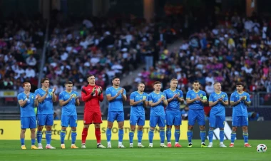 Ukraynalı futbolçular baş məşqçini paltardəyişmə otağından qovdular