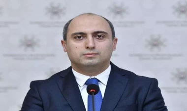 Nazir asan sualı yaza bilməyən müəllimlərdən danışdı