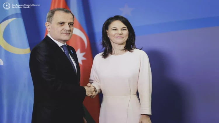 Ceyhun Bayramov Annalena Berbok ilə görüşüb