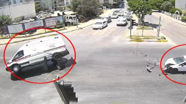 Təcili yardım qəzaya düşdü, xəstə içində öldü - VİDEO - FOTO