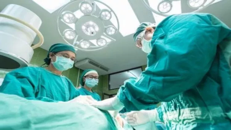 Səbəbsiz qeysəriyyə əməliyyatları: Bu üsulla ana olanların sayı niyə ARTIR?