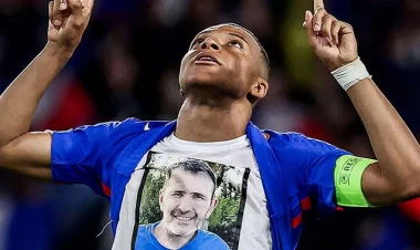 Vurduğu qolu dayısına həsr etdi - FOTO