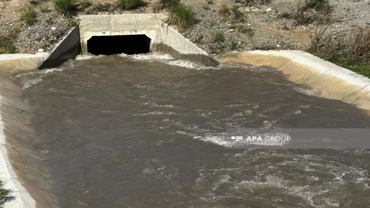 Yevlaxda Qarabağ kanalının bəndi uçdu, ətraf əraziləri su basdı - FOTO