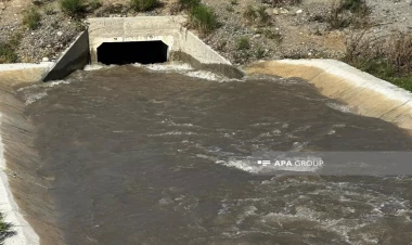 Yevlaxda Qarabağ kanalının bəndi uçdu, ətraf əraziləri su basdı - FOTO