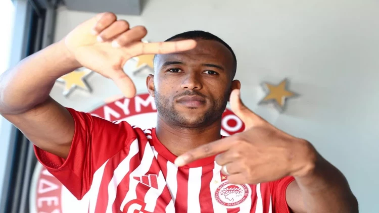 Mərakeşli hücumçu Messini keçdi