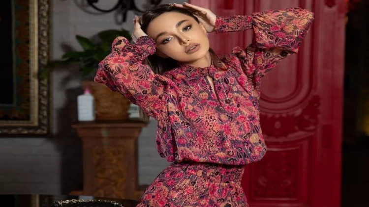 Azərbaycanlı model geyimi ilə diqqət çəkdi - VİDEO