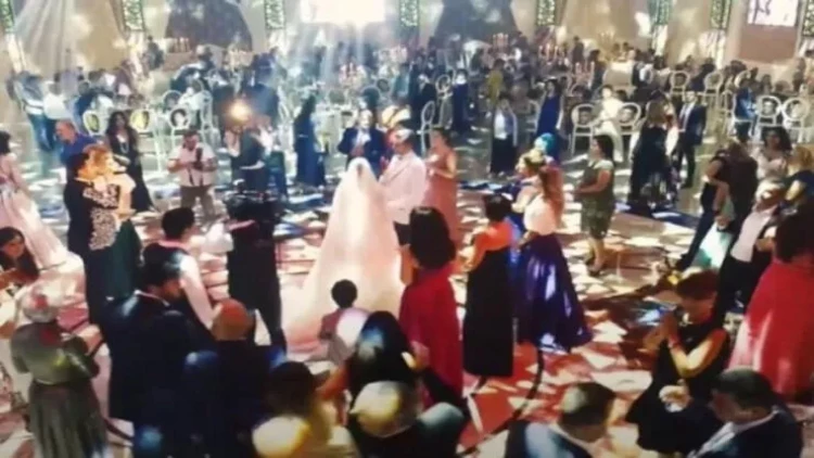 Qonaq kimi getdiyi toydakı bəyə ərə getdi - VİDEO