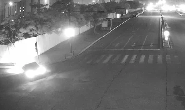 İşıqforu maşınla sındırıb qaçdı - VİDEO