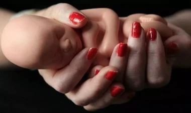 Bir günə 205 ABORT - Niyə qız uşaqlarının qatilinə çevrilirik?