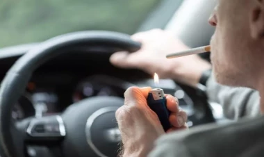 Maşında siqaret çəkməyin zərərləri – Yalnız qoxu ilə əlaqəli deyil