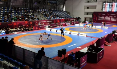 5 güləşçimiz Avropa çempionatının finalında