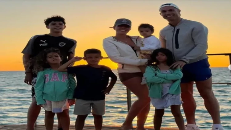 Kriştiano Ronaldo böyüyən uşaqları və anasını göstərdi - FOTOlar