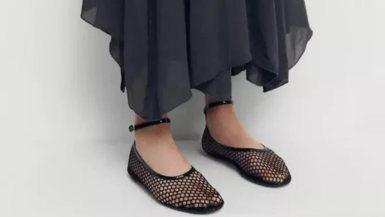 Bu yayın qəribə trendi: Məşhurlar bu ayaqqabılardan ötrü dəli olurlar