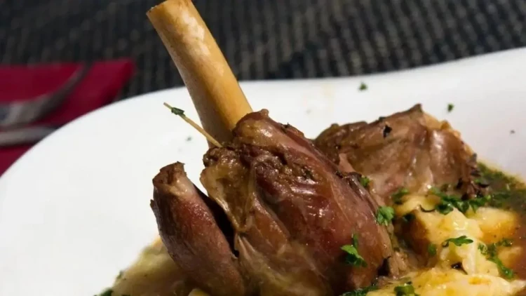 Ağızda dağılan ətin sirri - Ləzzətli quzu yeməyi resepti