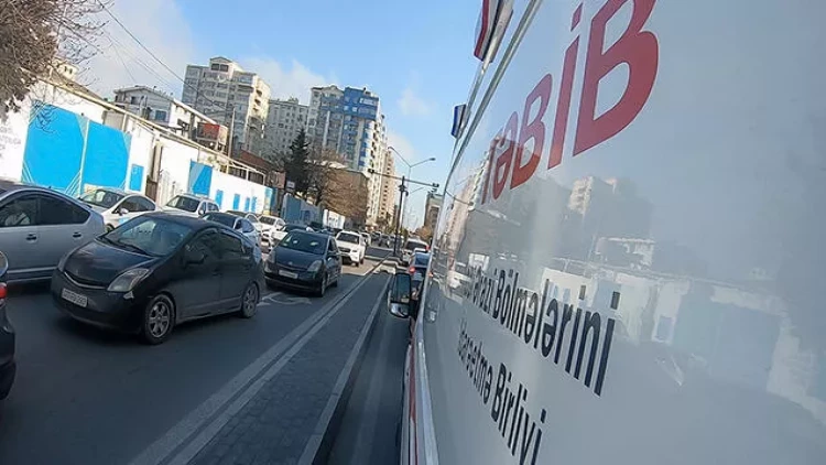Bakıda hamilə ambulansda  doğuş etdi