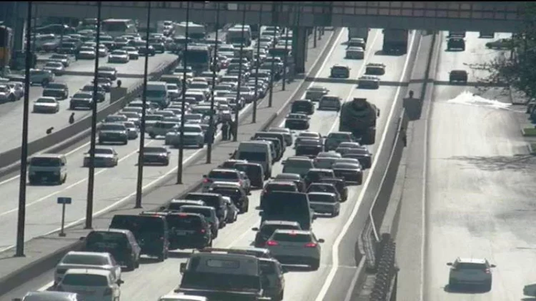 Bakıda təhlükəli manevrlər edən sürücü qəza törətdi - ANBAAN VİDEO