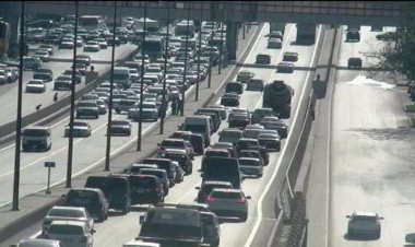 Bakıda təhlükəli manevrlər edən sürücü qəza törətdi - ANBAAN VİDEO