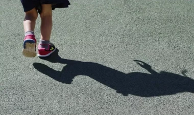 Yasamalda tapılan uşaq ailəsinə verildi - FOTO