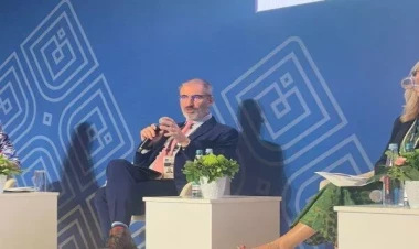 AİB Azərbaycanla danışıqlar aparır - Ceff Teylor