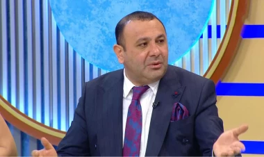 Aşıq Namiqin efirdə başına iş gəldi - Pipitoru əli ilə tutaraq... - VİDEO