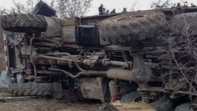 Kəlbəcərdə yük maşını aşdı -  Ölən var - VİDEO