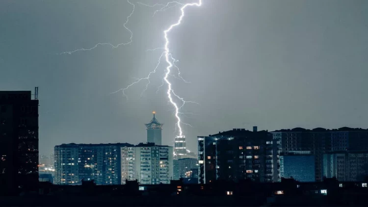 Sabah şimşək çaxacaq, dolu düşəcək