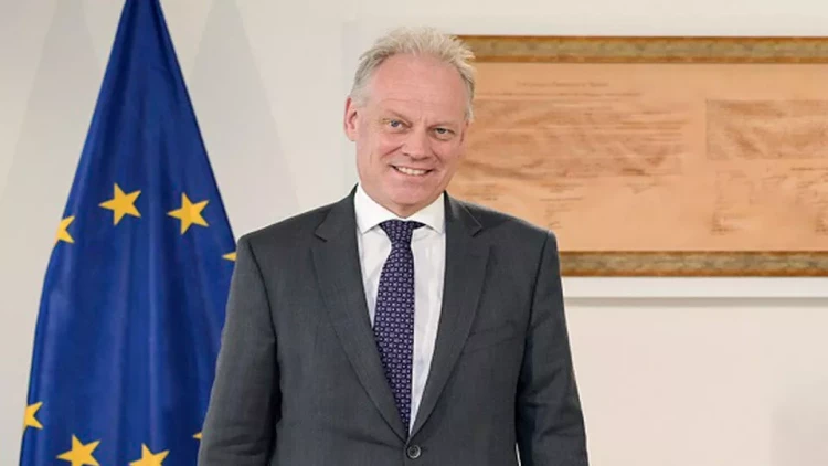 Kupman Azərbaycana gələcək