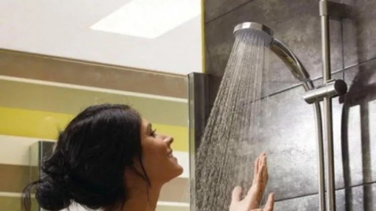 Duş qəbul edəndə üzünüzü yusanız... - Bu təhlükələrlə üzləşə bilərsiniz