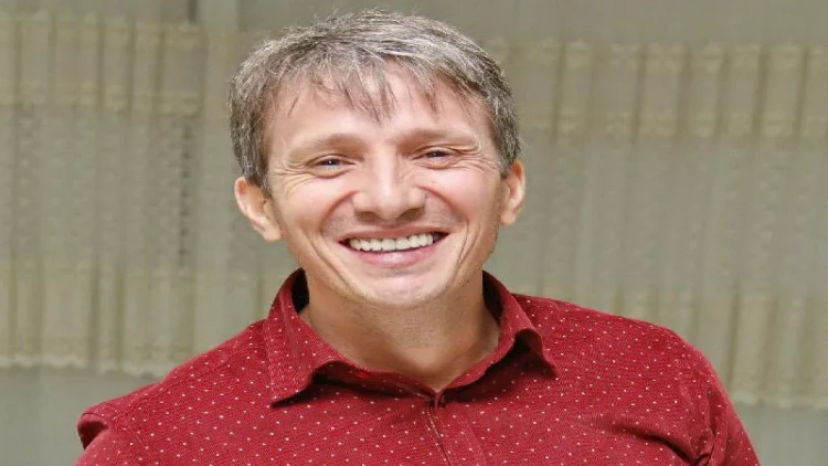 Tənqid etdiyi kanalda yenidən işə başladı