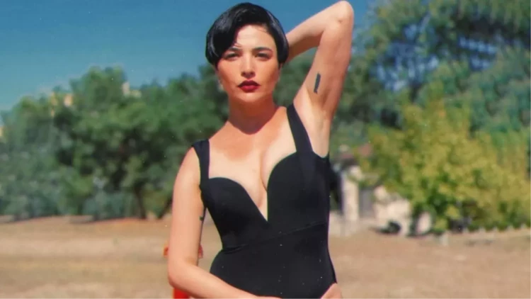 Məşhur aktrisanın qızı oldu - FOTO