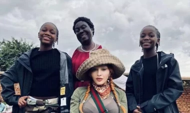 Madonna övladlığa götürdüyü uşaqları səhnəyə çıxardı - FOTOlar