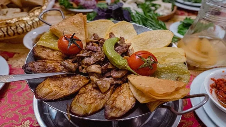 Bakıda ailə ilə şam yeməyi 200 manata başa gəlir