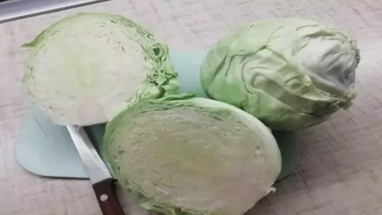 Kələmi bişirəndə yumurta və şəkər əlavə edin – Təəccüblənəcəksiniz