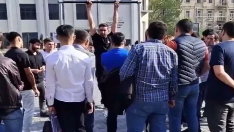 Bakının mərkəzində yeni PUL TƏLƏSİ - VİDEO