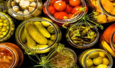 Son günlər turşulardan zəhərlənmə halları artıb: SƏBƏB NƏDİR? - VİDEO