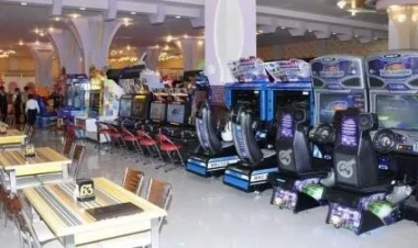 Bakıda məşhur əyləncə mərkəzində yanğın olub - VİDEO