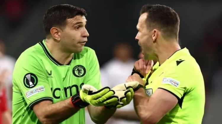 Oyunda maraqlı məqam: 2 sarı vərəqə aldı, meydandan qovulmadı