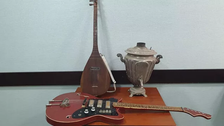Evə seyf arzusu ilə girib sazla gitara oğurladılar - FOTO