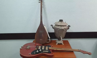 Evə seyf arzusu ilə girib sazla gitara oğurladılar - FOTO