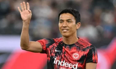 Bundesliqanın ən yaşlısı karyerasını bitirir