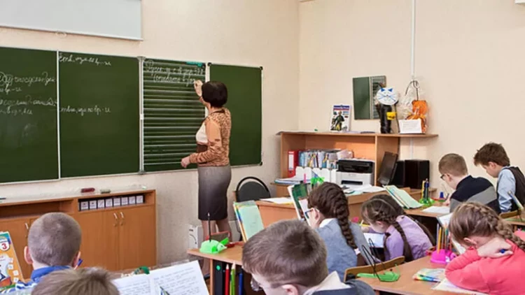 Şagird müəlliminə ev tapşırığını yerinə yetirməsi üçün 3000 dollar verdi