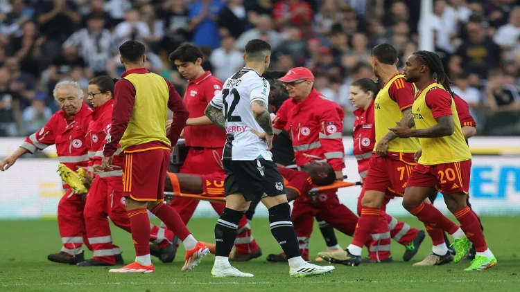 Futbolçu ürək tutması keçirdi, oyun yarımçıq dayandırıldı
