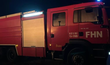 Bakıda ikimərtəbəli ev yanıb