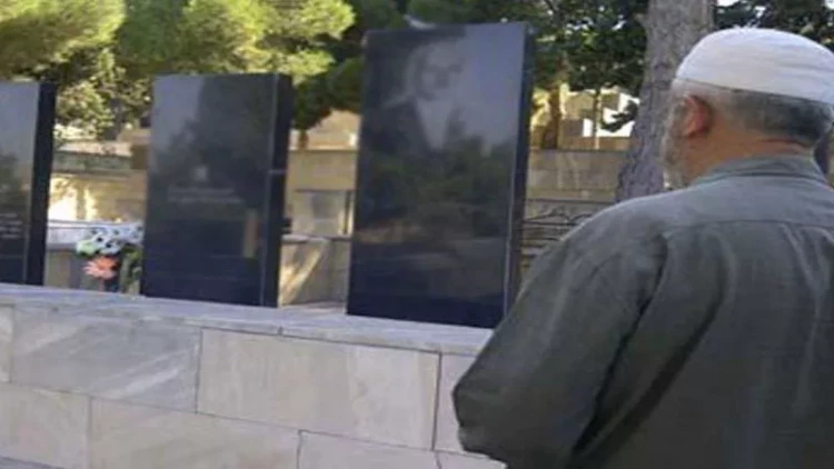 Bayram günlərində qəbiristanlıqlarda mollaların sayı çoxaldı -   