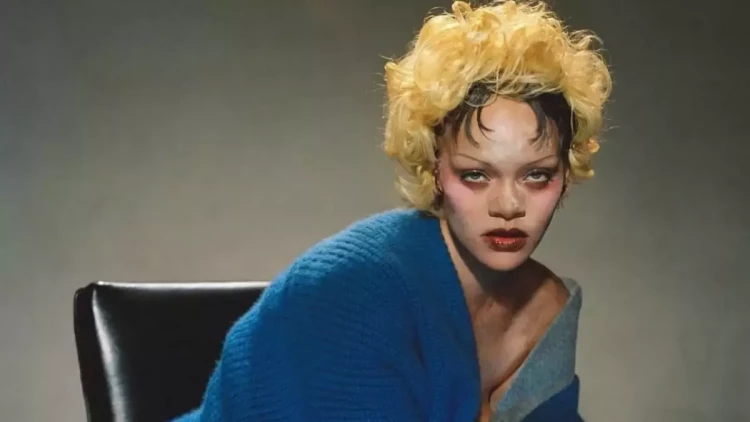 Rihanna sinəsi açıq geyimdə rahibə obrazında - FOTO