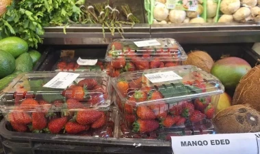 Bazarlarda satışa çıxarılan çiyələklər: yeyək, yeməyək ?